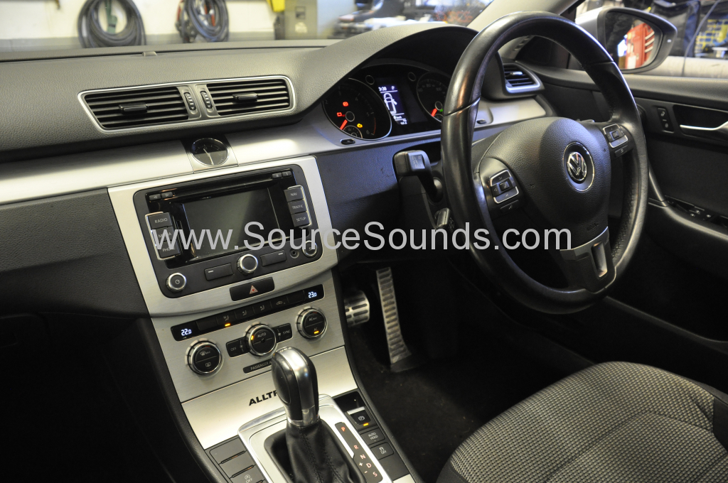 VW Passat 2012 kenwood OE screen 003