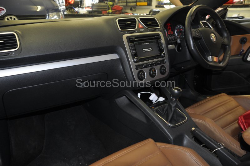 vw-scirocco-2009-oem-phone-kit-upgrade-002