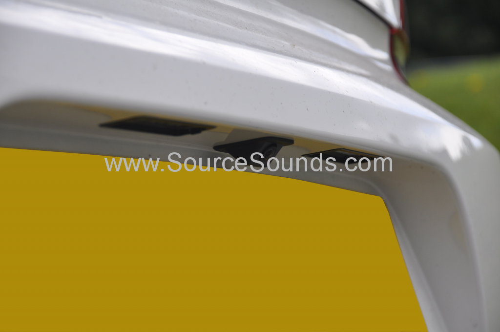 VW Scirocco 2012 reverse cam to OEM screen 004