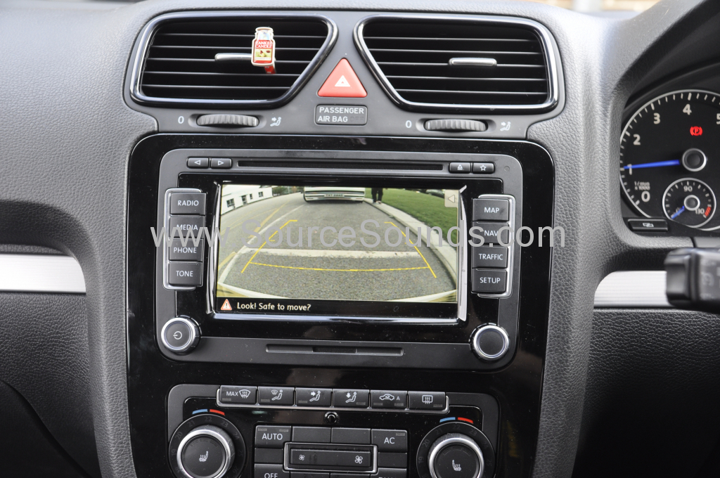 VW Scirocco 2012 reverse cam to OEM screen 005