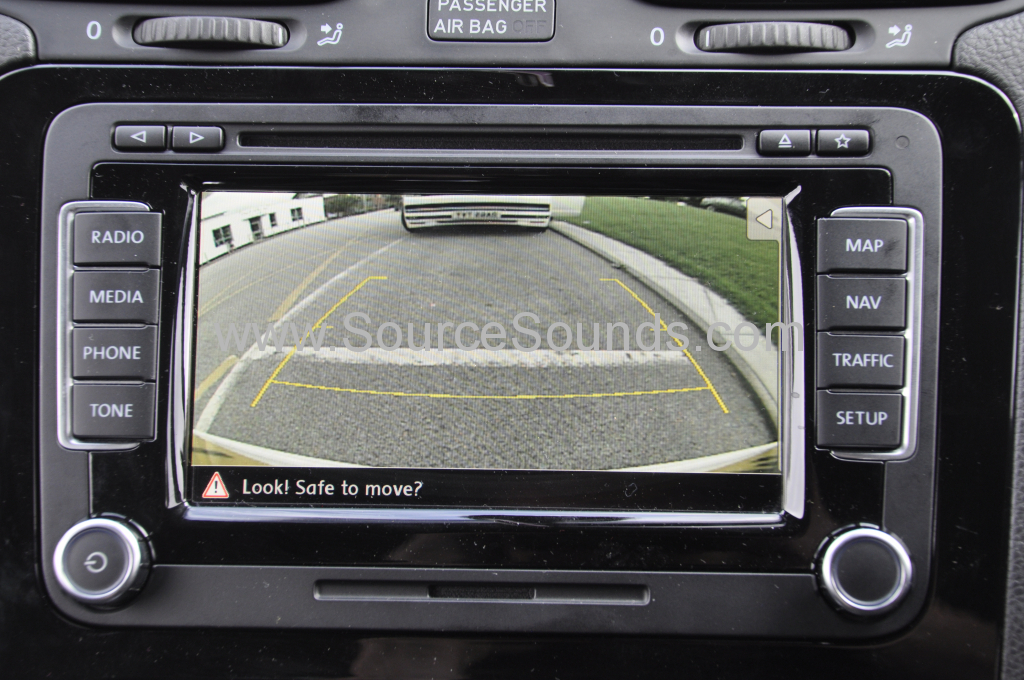 VW Scirocco 2012 reverse cam to OEM screen 006