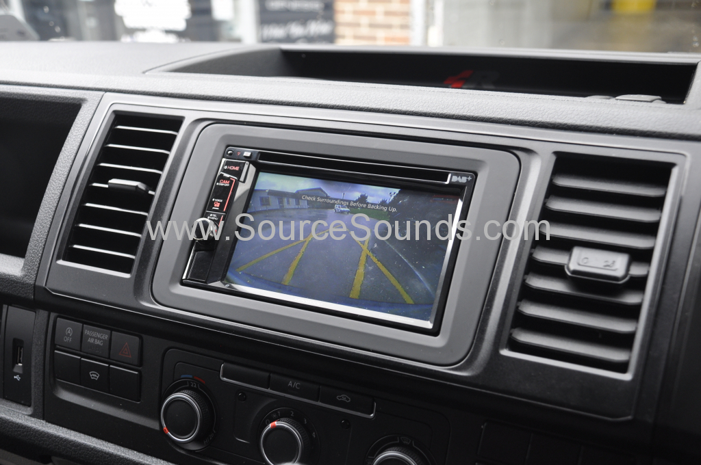 VW Transporter T6 2015 DAB screen upgrde 005