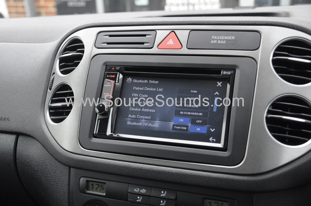 VW Tiguan 2009 DAB upgrade with OEM parking 004