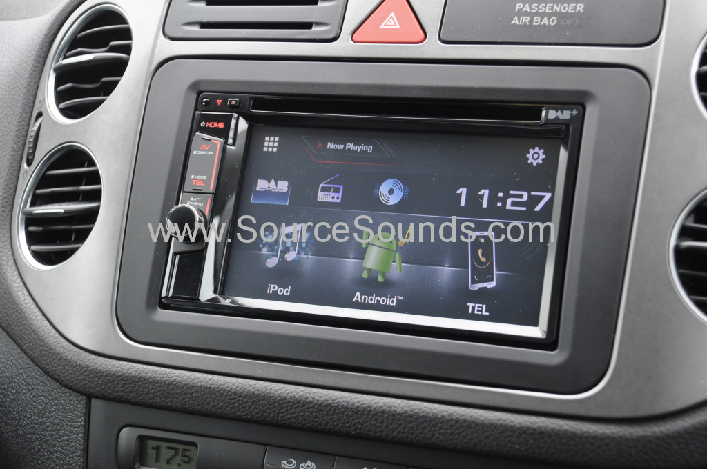 VW Tiguan 2009 DAB upgrade with OEM parking 005