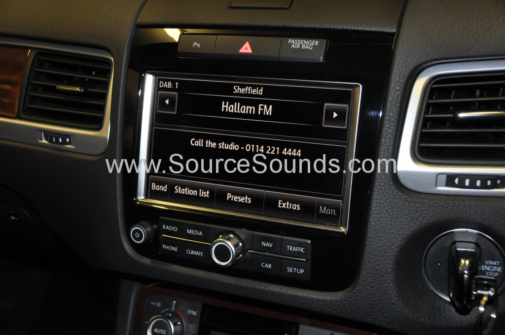 VW Touareg 2012 reverse camera upgrade 006