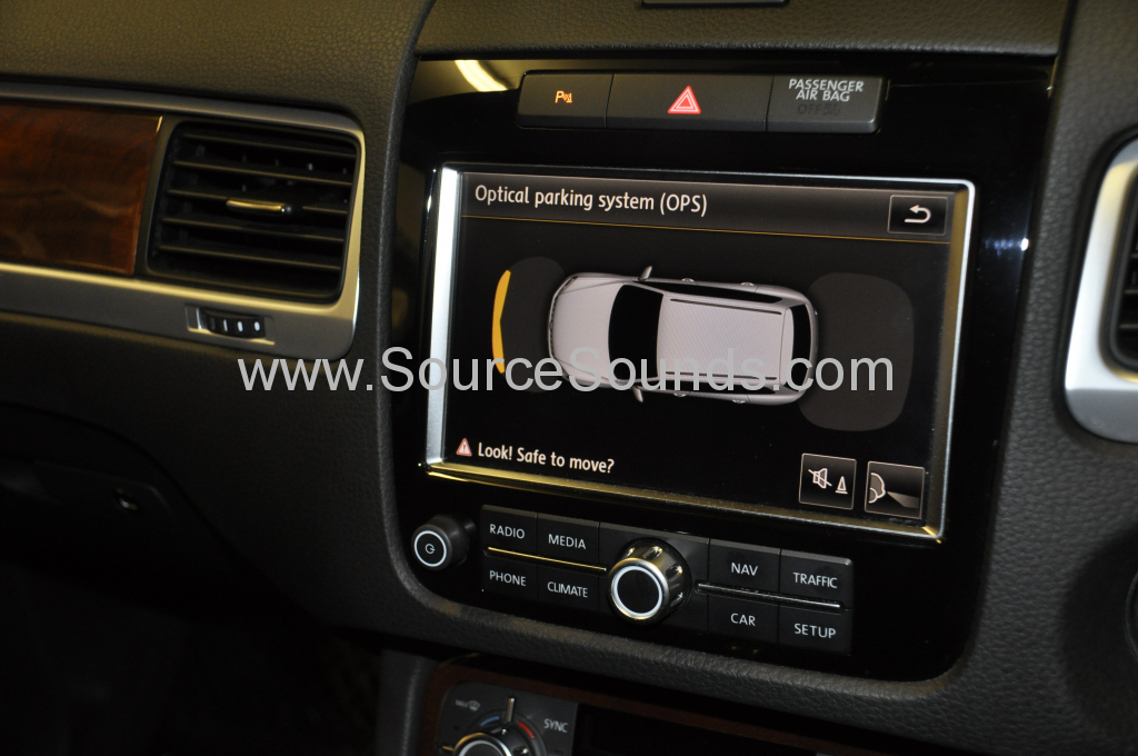 VW Touareg 2012 reverse camera upgrade 007