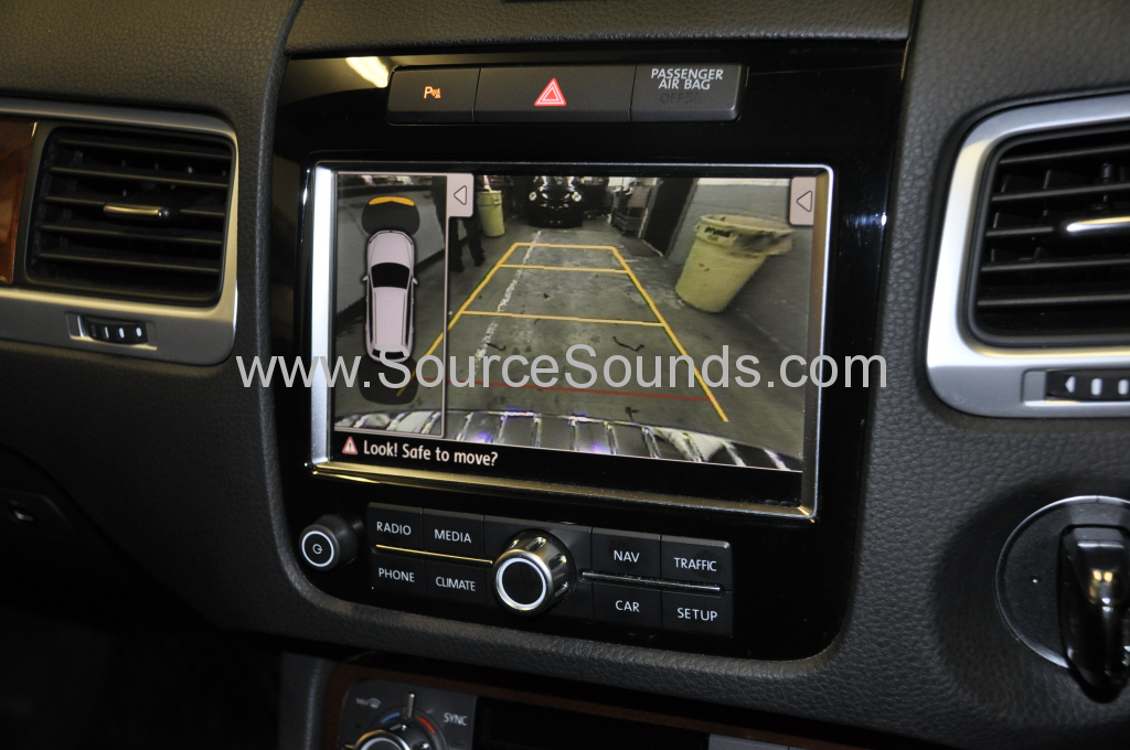 VW Touareg 2012 reverse camera upgrade 008