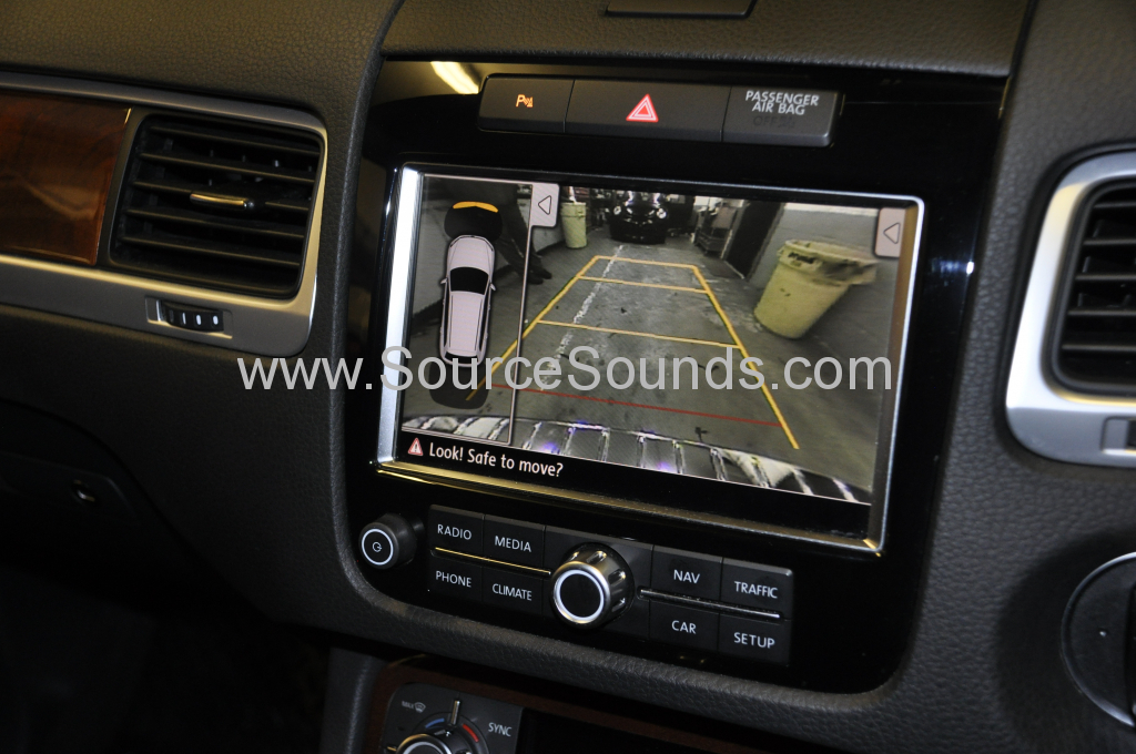 VW Touareg 2012 reverse camera upgrade 009