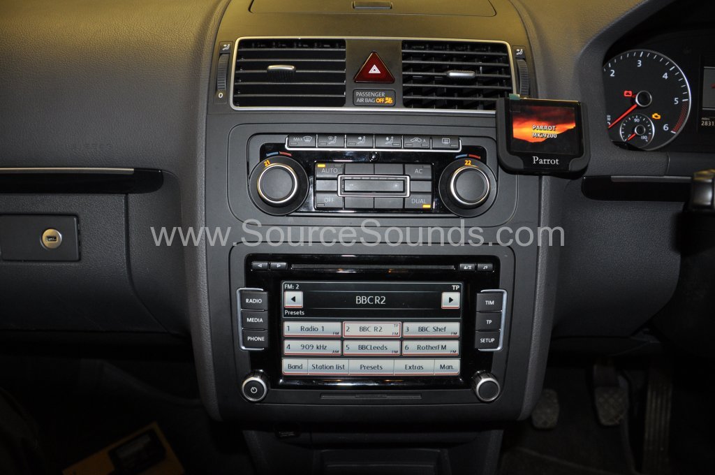 VW Touran 2011 bluetooth upgrade 004