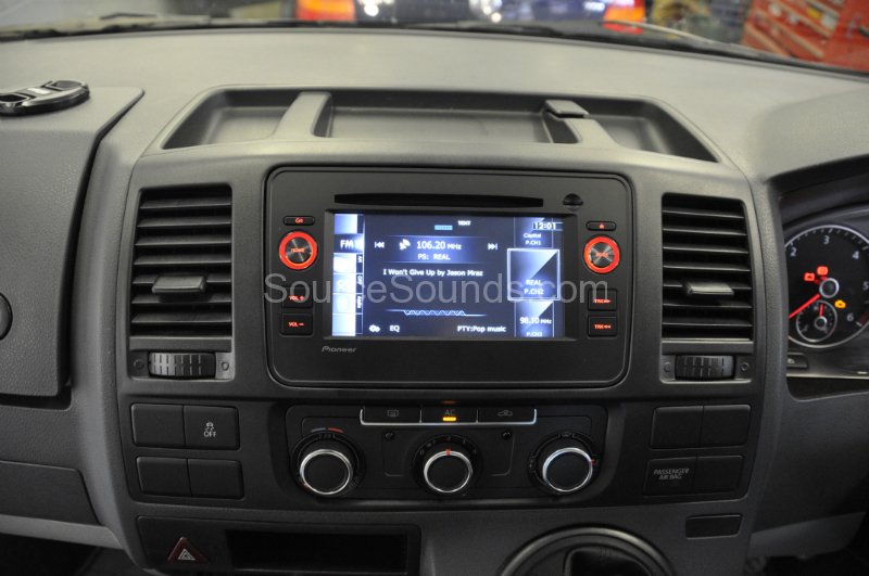 vw-transporter-t5-2012-screen-fit-007 vw-transporter-t5-2012-screen-fit-007