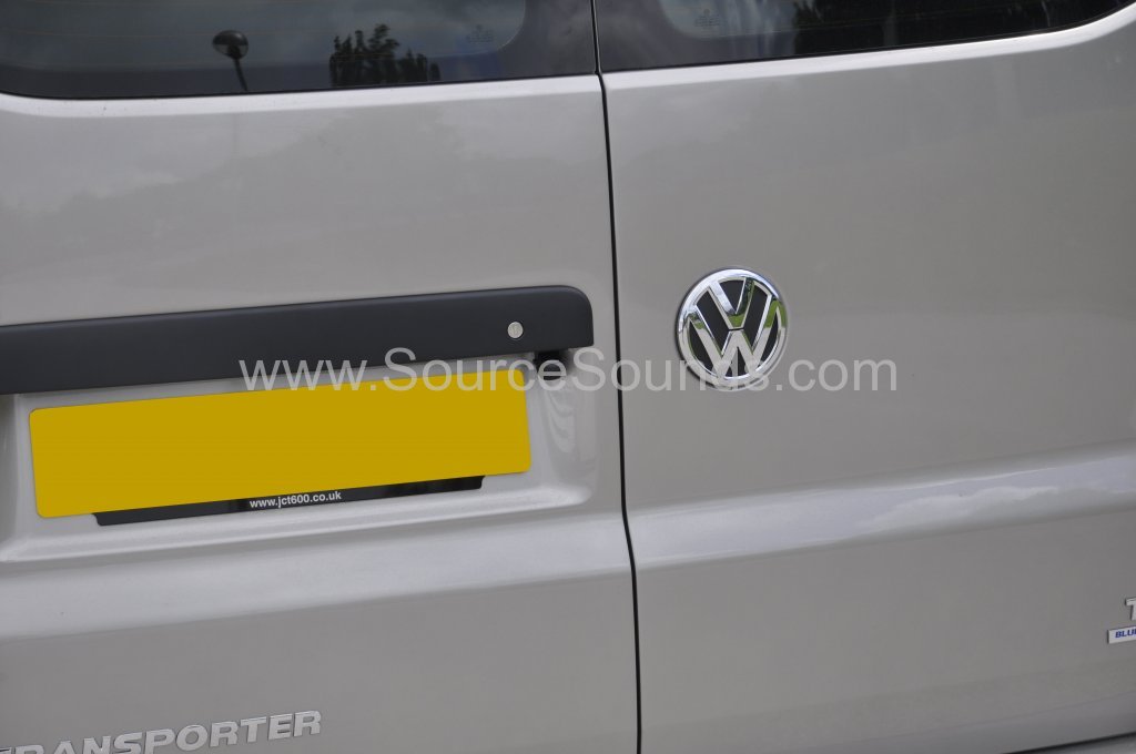 VW Transporter T5 2015 reverse camera upgrade 009
